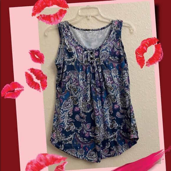 Tops - 💙🦋A colorful paisley style tank. The colors go together beautifully!!
